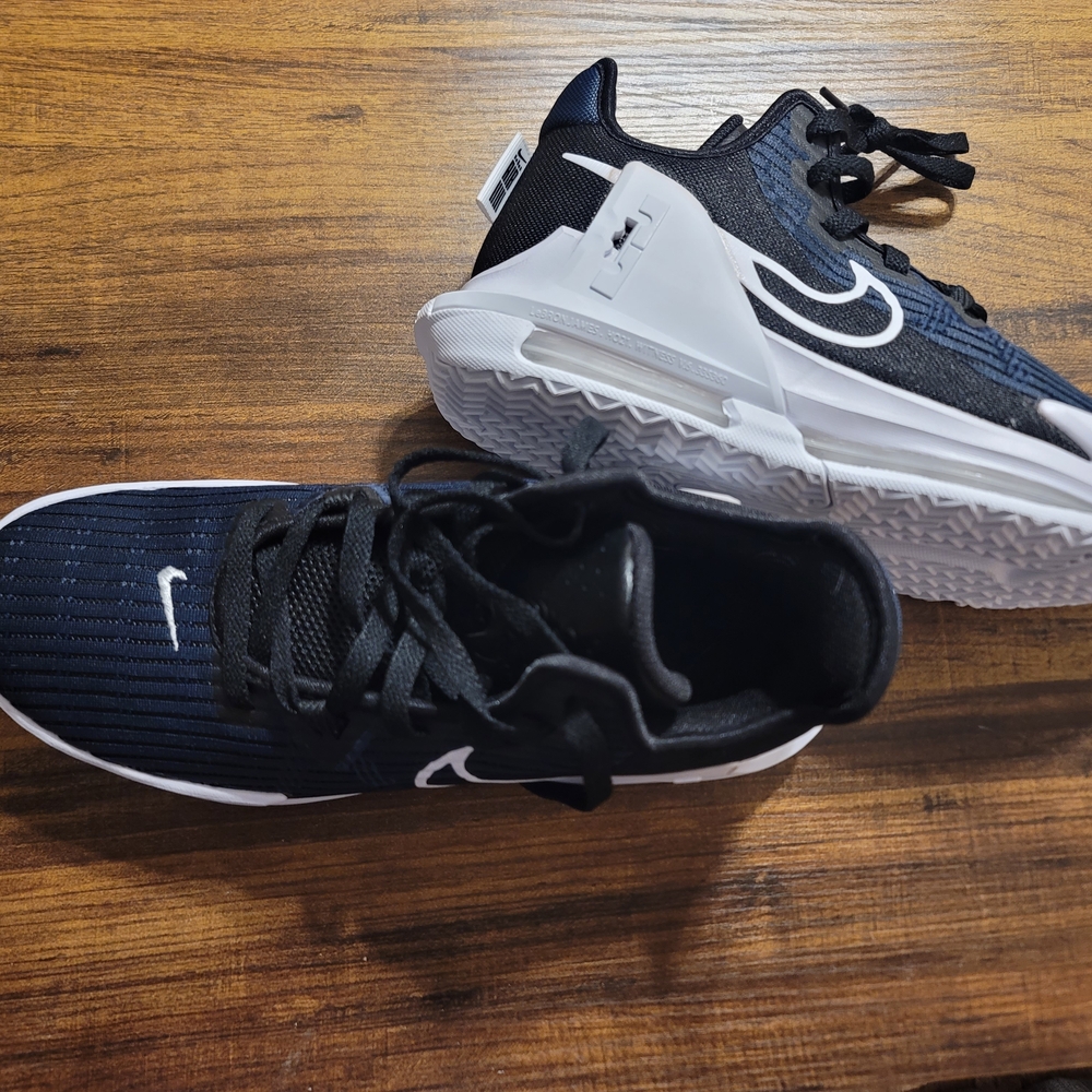 Nike Lebron Witness Size 9 Mens. NWT